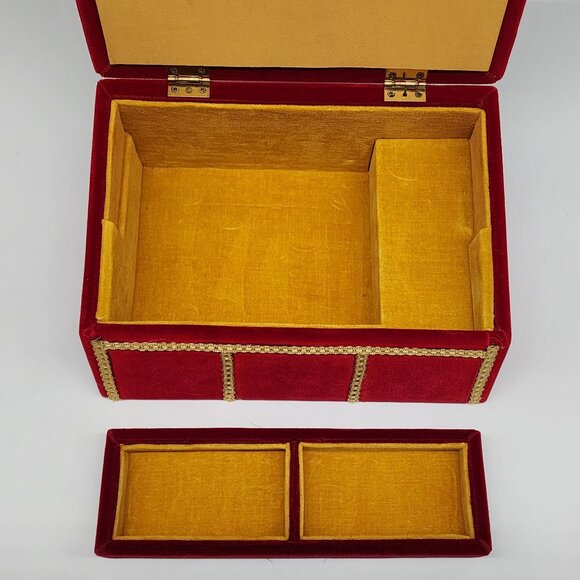 Vintage Musical Cameo Jewelry Box Red & Gold Velvet Inner Tray 9"x6"x4" - Picture 5 of 10